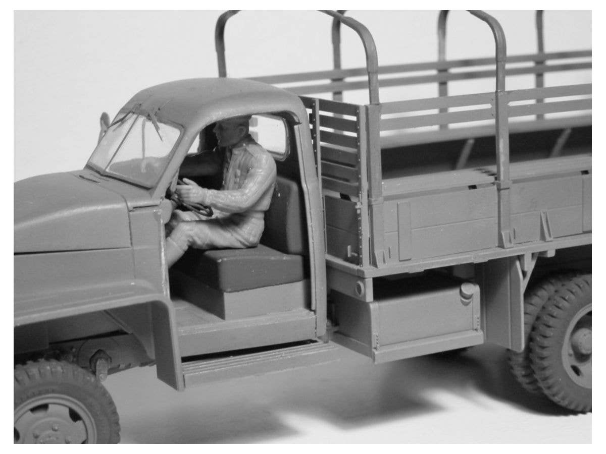 ICM 1/35 Studebaker US6 with WWII Soviet Drivers | 4823044406487