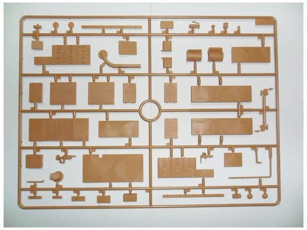 ICM 1/35 ZiL-131 Emergency Truck, Soviet Vehicle | 4823044403967