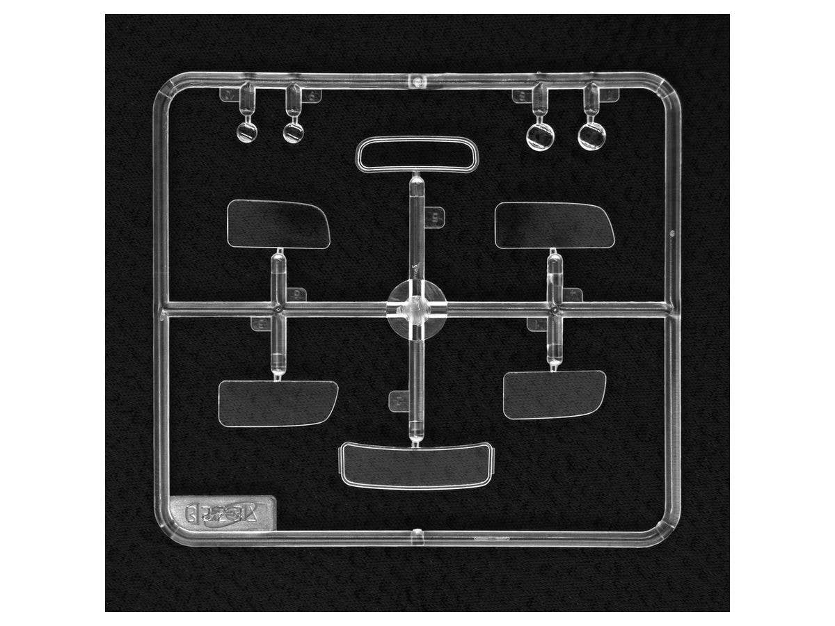 ICM 1/35 Typ 320 (W142) Saloon with German Staff Personnel | 4823044405978