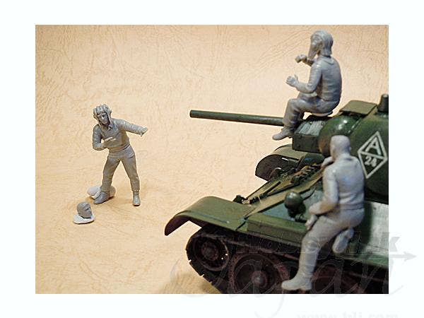 ICM 1/35 Soviet Tank Crew (1979-1988) (3 tankmen) | 4823044400751