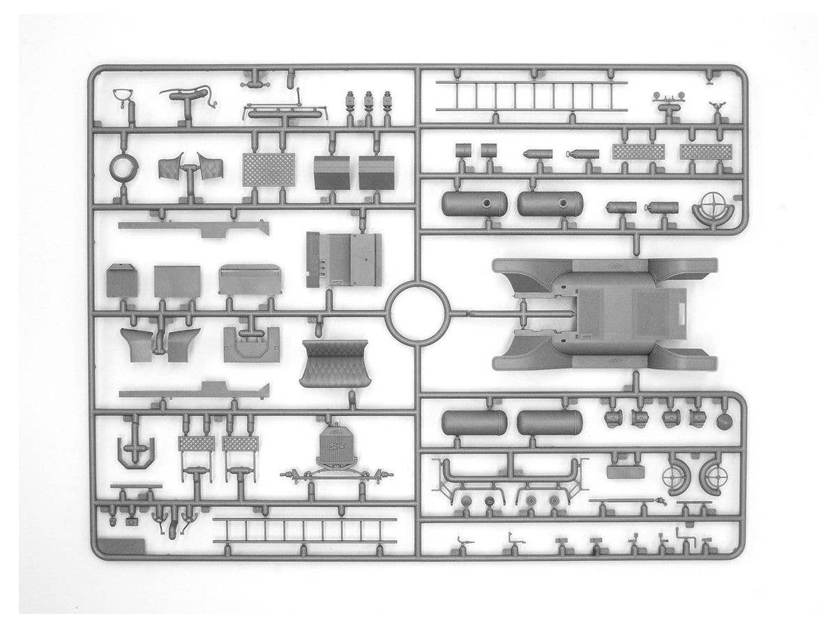 ICM 1/35 Model T 1914 Fire Truck with Crew | 4823044407965