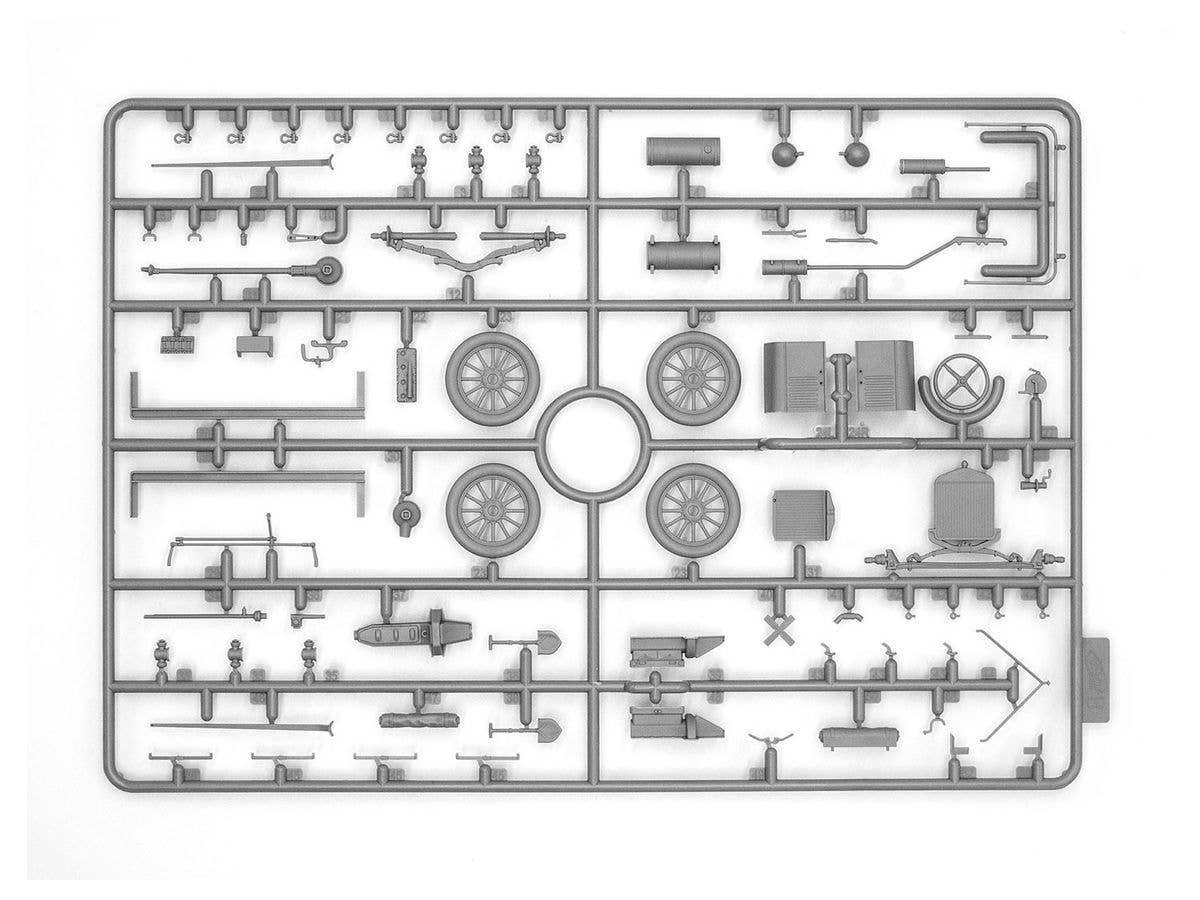 ICM 1/35 Model T 1914 Fire Truck with Crew | 4823044407965