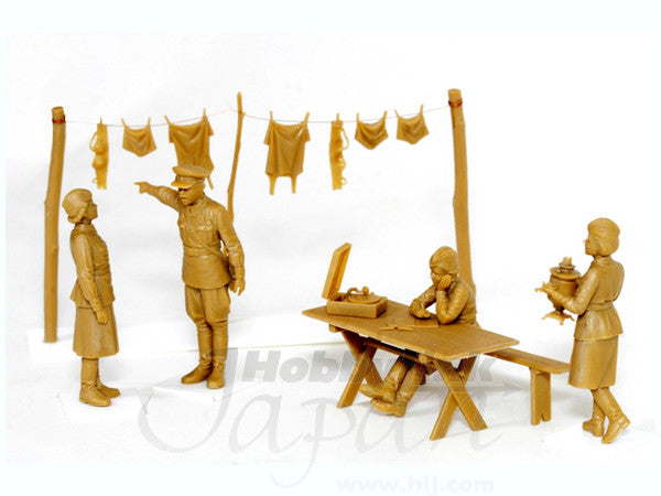 ICM 1/35 Soviet Military Servicewomen (1939-1942) (4 figures)