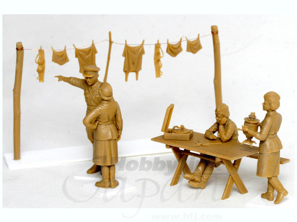 ICM 1/35 Soviet Military Servicewomen (1939-1942) (4 figures)