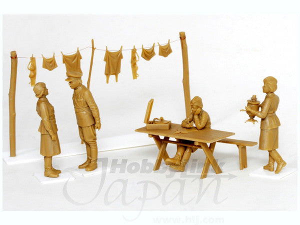 ICM 1/35 Soviet Military Servicewomen (1939-1942) (4 figures)