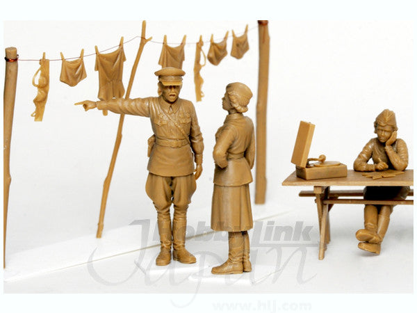ICM 1/35 Soviet Military Servicewomen (1939-1942) (4 figures)