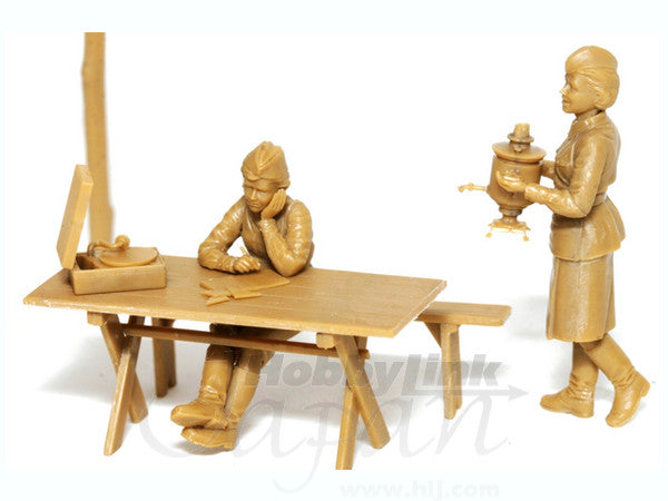 ICM 1/35 Soviet Military Servicewomen (1939-1942) (4 figures)