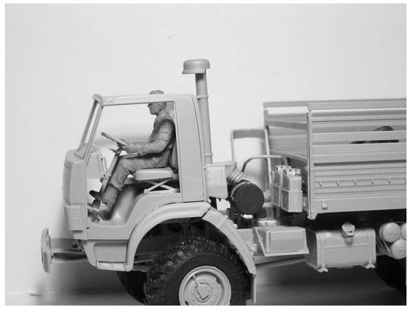 ICM 1/35 Soviet Drivers (1979-1991) (2 figures) | 4823044405213