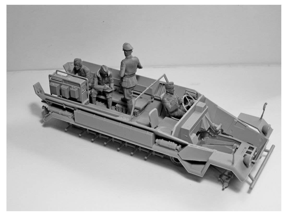 ICM 1/35 German Command Vehicle Crew (1939-1942) (4 figures) (100% new molds) | 4823044405527