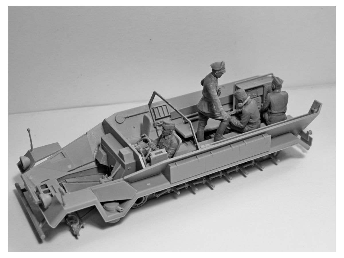 ICM 1/35 German Command Vehicle Crew (1939-1942) (4 figures) (100% new molds) | 4823044405527