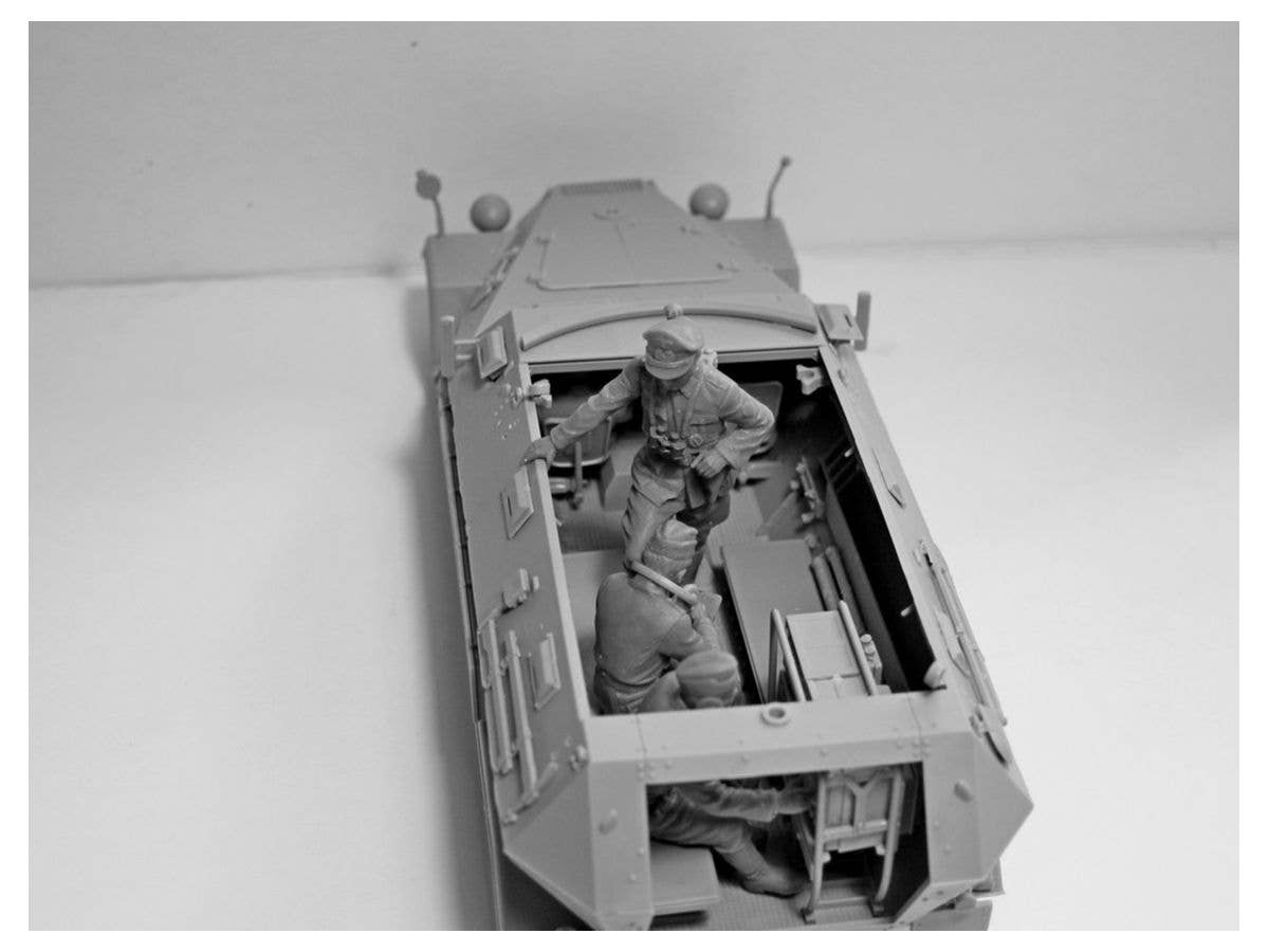ICM 1/35 German Command Vehicle Crew (1939-1942) (4 figures) (100% new molds) | 4823044405527