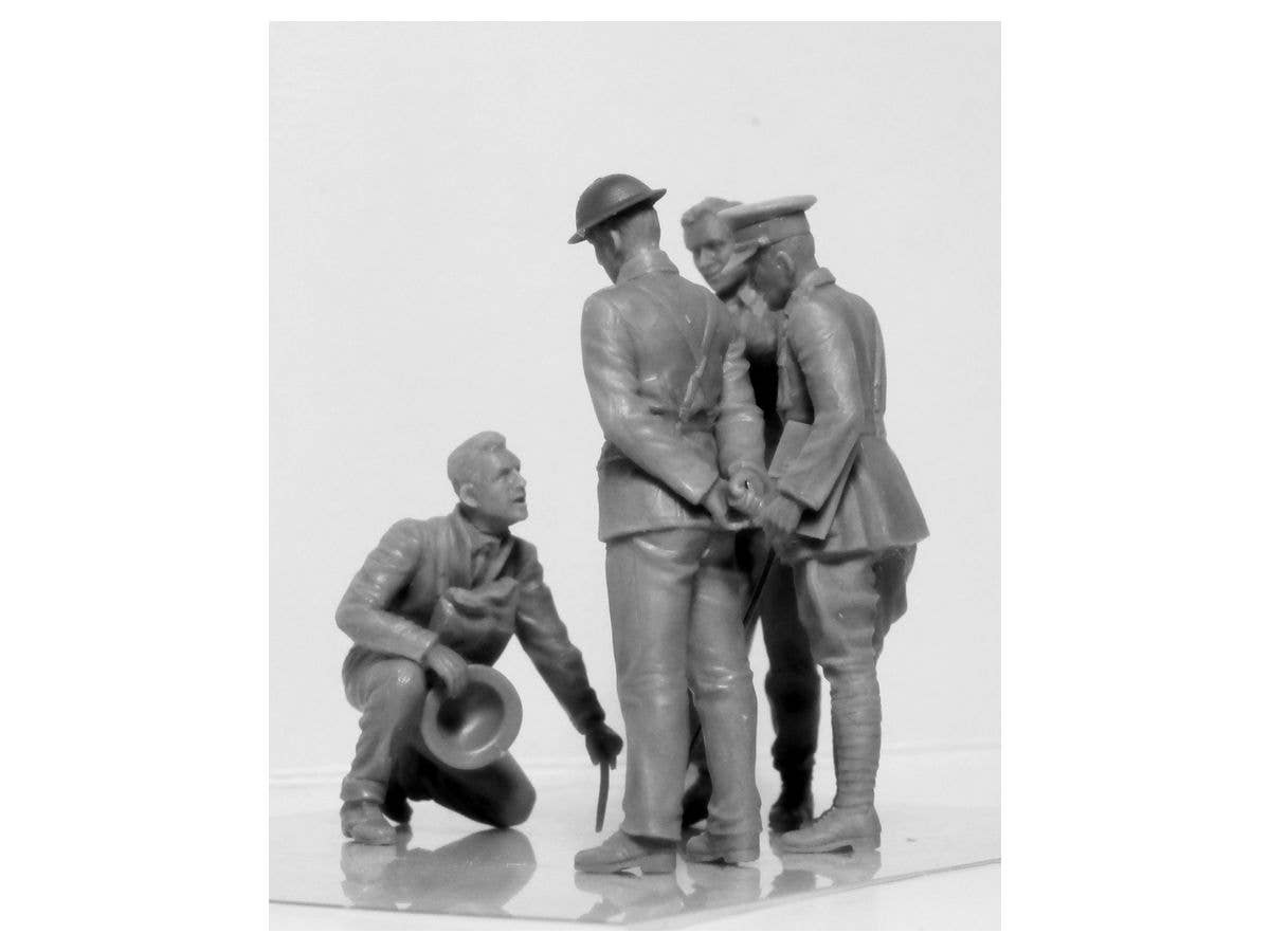 ICM 1/35 Model T RNAS Armoured Car with WWI British Tank Crew | 4823044406562