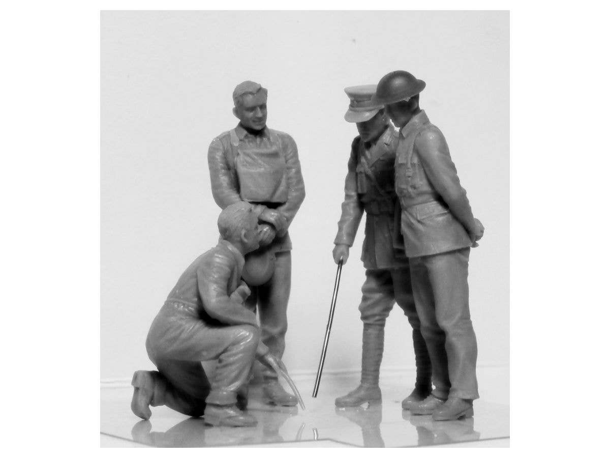 ICM 1/35 Model T RNAS Armoured Car with WWI British Tank Crew | 4823044406562