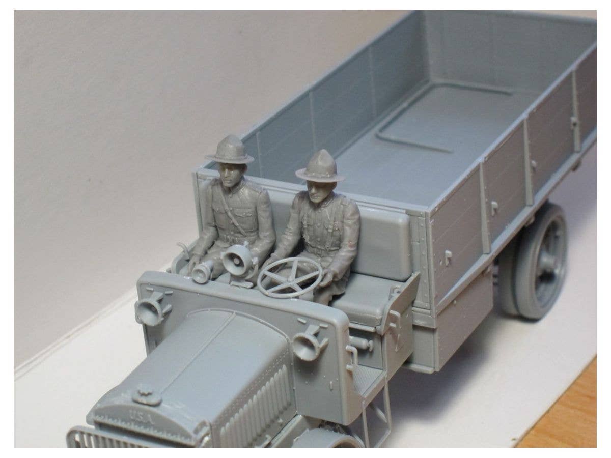 ICM 1/35 US Drivers (1917-1918) (2 figures) (100% new molds) | 4823044405534