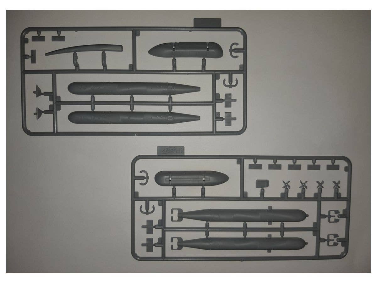 ICM 1/48 He 111H-6 North Africa, WWII German Bomber | 4823044405763