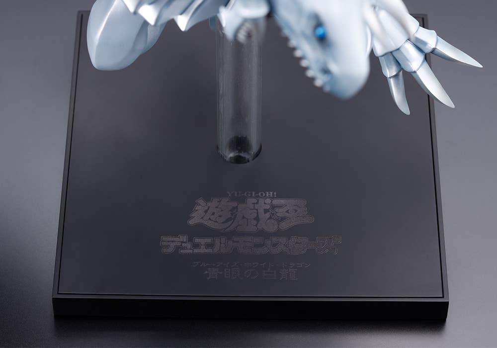 BLUE-EYES WHITE DRAGON OSHI WORKS | 4934054076260