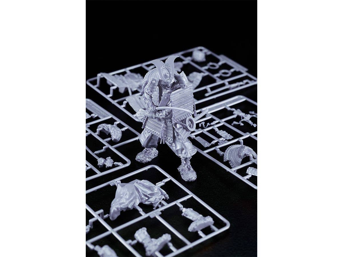 PLAMAX 1/12 Kamakura Period Armored Warrior: Silver Color Edition | 4545784014660