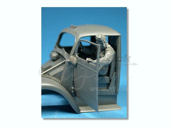 MiniArt 1/35 WW II Drivers - UPC 5907747901186 | 5907747901186