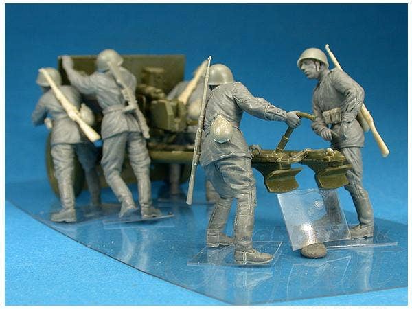 MiniArt Soviet Artillery Crew on Maneuver (1/35) | 4820041102473