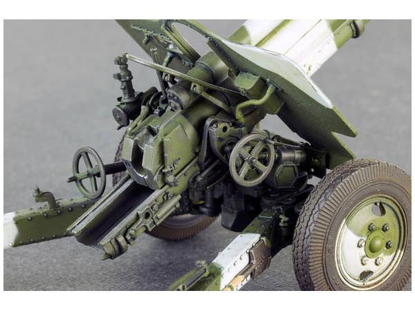 MiniArt 1/35 USV-BR 76-mm Gun Mod.1941 w/Limber & Crew | 4820041102886