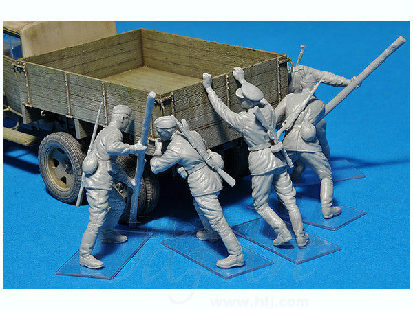 MiniArt Pushing Soviet Soldiers (1/35) | 4820041102480