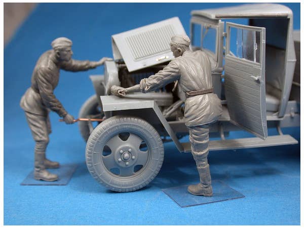 MiniArt 1/35 Red Army Drivers | 4820183310019