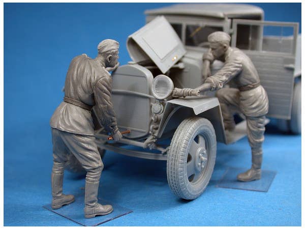 MiniArt 1/35 Red Army Drivers | 4820183310019