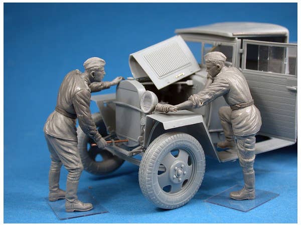 MiniArt 1/35 Red Army Drivers | 4820183310019