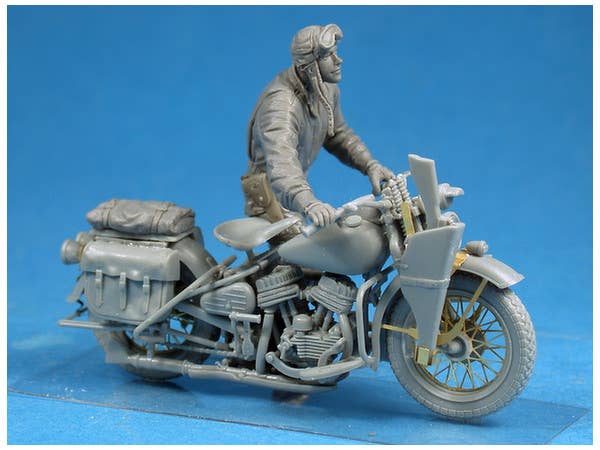 MiniArt U.S.Soldier Pushing Motorcycle (1/35) | 4820183310194