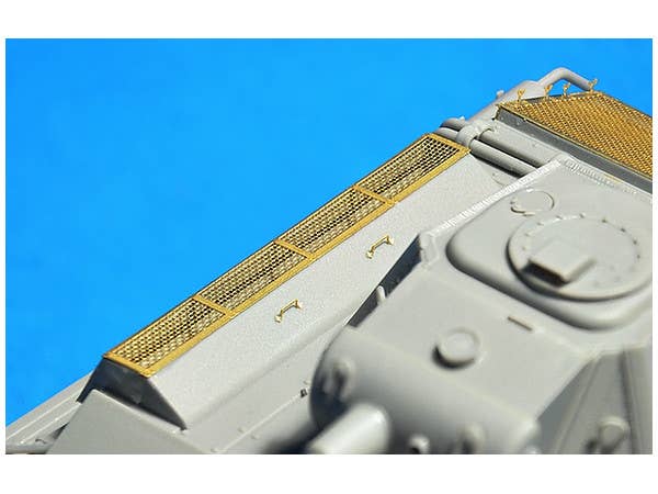 MiniArt 1/35 T-70M Special Edition | 4820183310279
