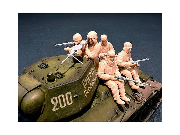 MiniArt 1/35 Soviet Assault Infantry (Winter Camouflage Cloaks) | 4820183310866