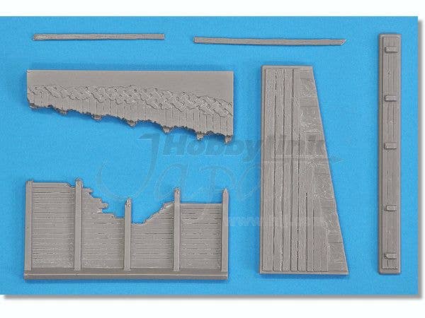 MiniArt Ruined German Houses w/ Base (1/35) | 4820041101537