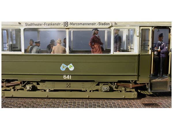 MiniArt 1/35 European Tramcar (Strassenbahn Triebwagen 641) with Crew & Passengers | 4820183310545