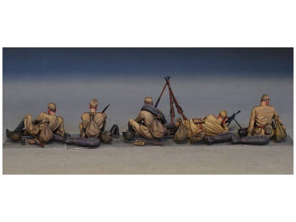 MiniArt Soviet Soldiers Taking a Break (1/35) | 4820183311030