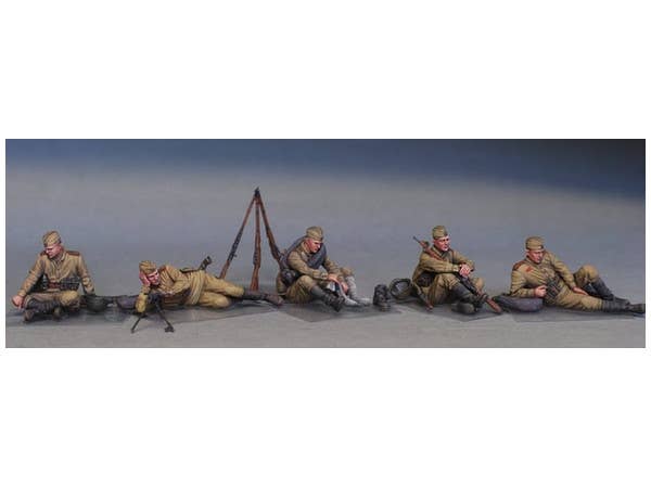 MiniArt Soviet Soldiers Taking a Break (1/35) | 4820183311030