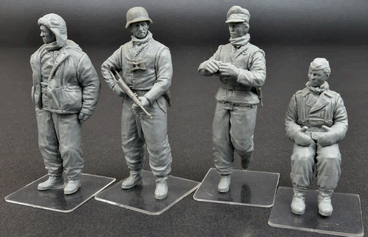 MiniArt German Tank Crew Kharkov 1943' | 4820183312198