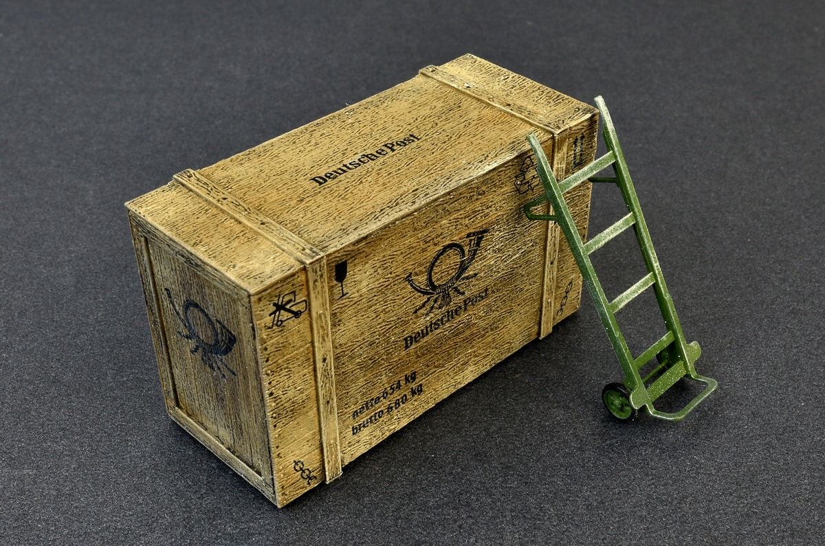 MiniArt 1/35 Wooden Boxes & Crates | 4820183311849