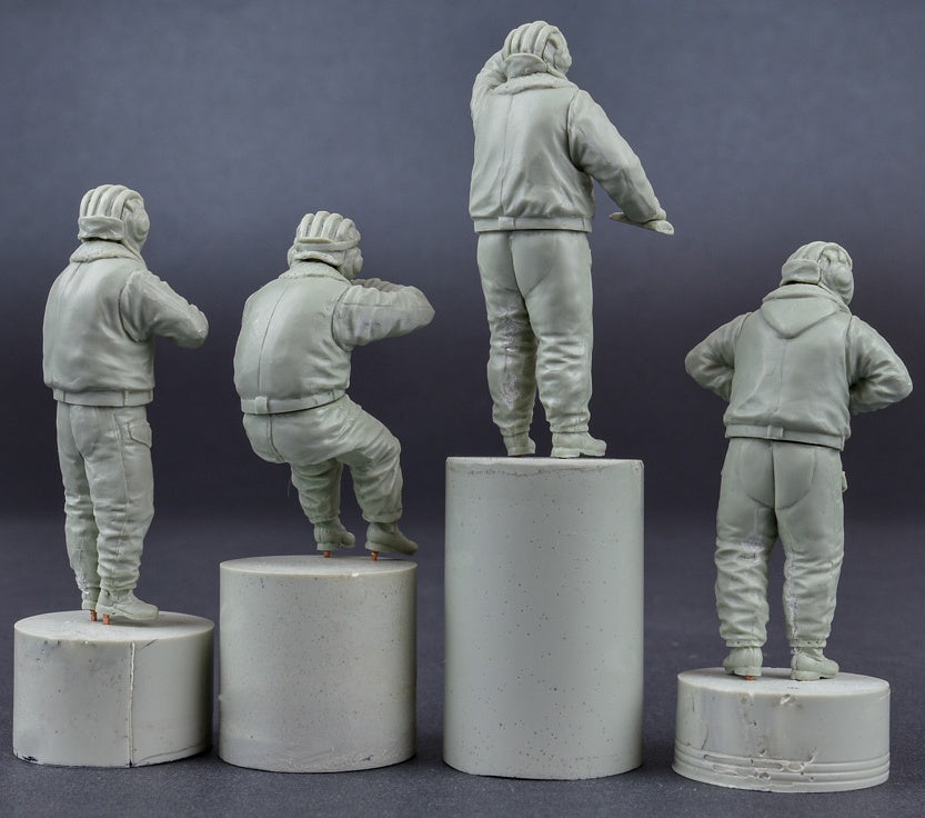 MiniArt 1/35 Soviet Tank Crew 1970-1980s. Winter Uniform | 4820183312587