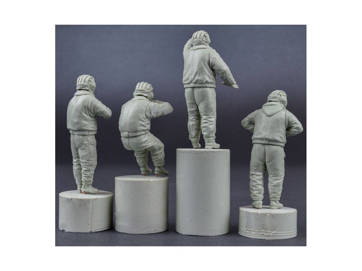 MiniArt 1/35 Soviet Tank Crew 1970-1980s. Winter Uniform | 4820183312587
