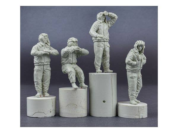 MiniArt 1/35 Soviet Tank Crew 1970-1980s. Winter Uniform | 4820183312587