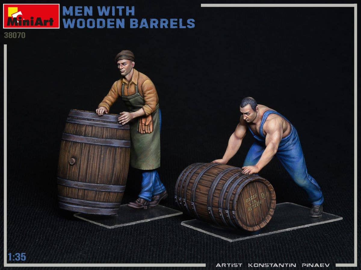 MiniArt 1/35 MEN WITH WOODEN BARRELS | 5905090346845