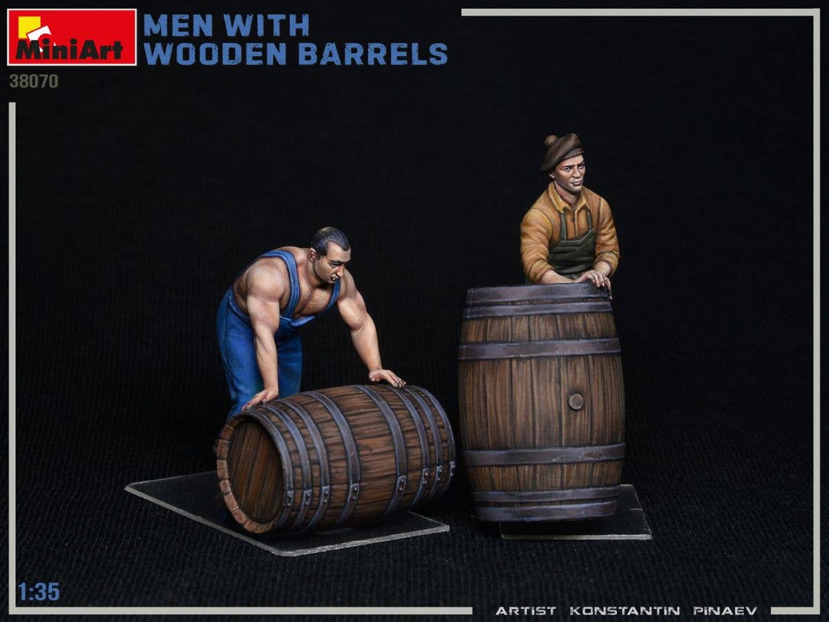 MiniArt 1/35 MEN WITH WOODEN BARRELS | 5905090346845