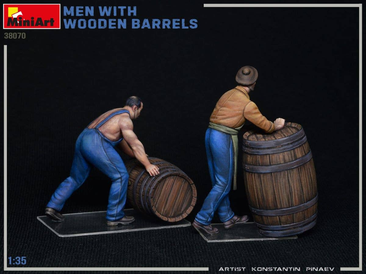 MiniArt 1/35 MEN WITH WOODEN BARRELS | 5905090346845