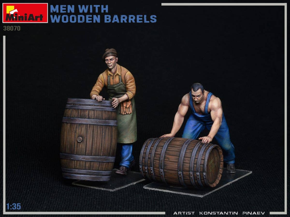 MiniArt 1/35 MEN WITH WOODEN BARRELS | 5905090346845