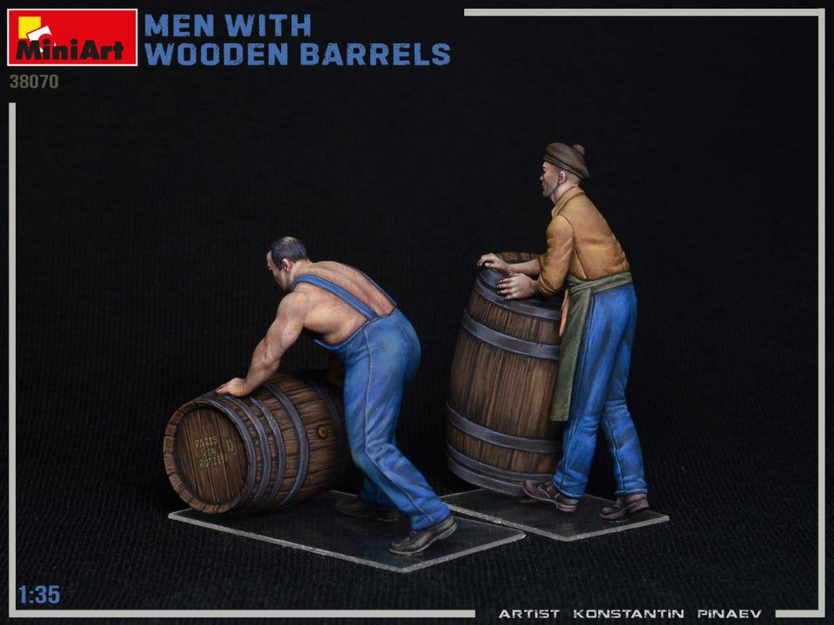 MiniArt 1/35 MEN WITH WOODEN BARRELS | 5905090346845