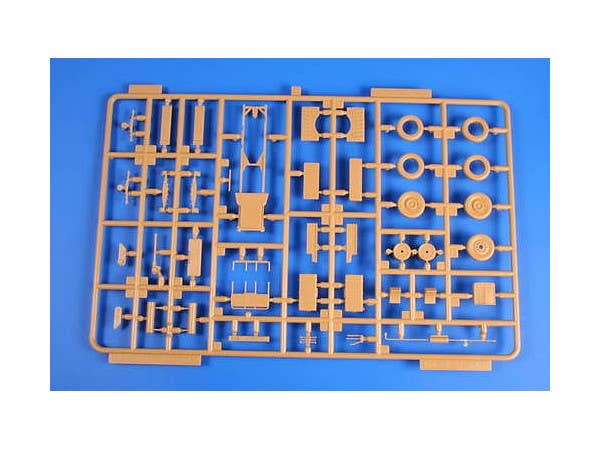 Special Armour 1/72 SS-100 Gigant Schwerer Radschlepper / Heavy Tractor | 8594071083625