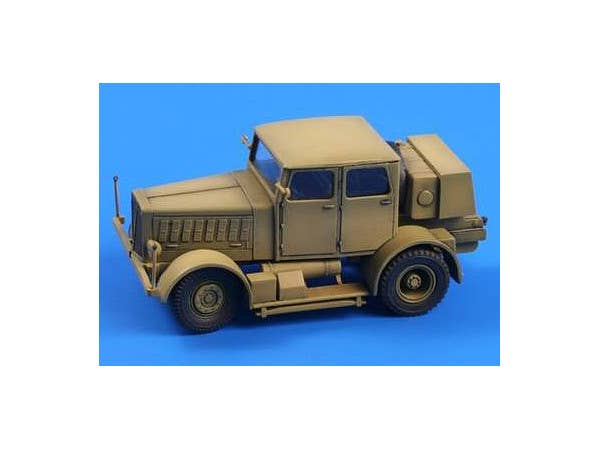 Special Armour 1/72 SS-100 Gigant Schwerer Radschlepper / Heavy Tractor | 8594071083625