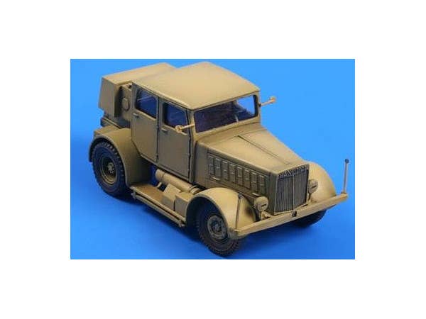 Special Armour 1/72 SS-100 Gigant Schwerer Radschlepper / Heavy Tractor | 8594071083625