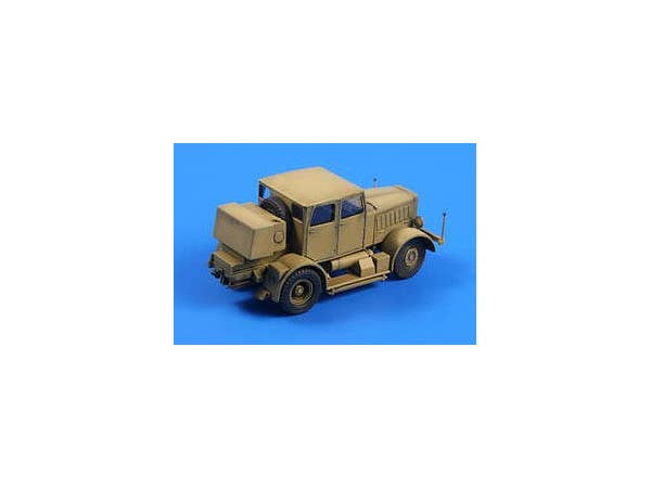 Special Armour 1/72 SS-100 Gigant Schwerer Radschlepper / Heavy Tractor | 8594071083625