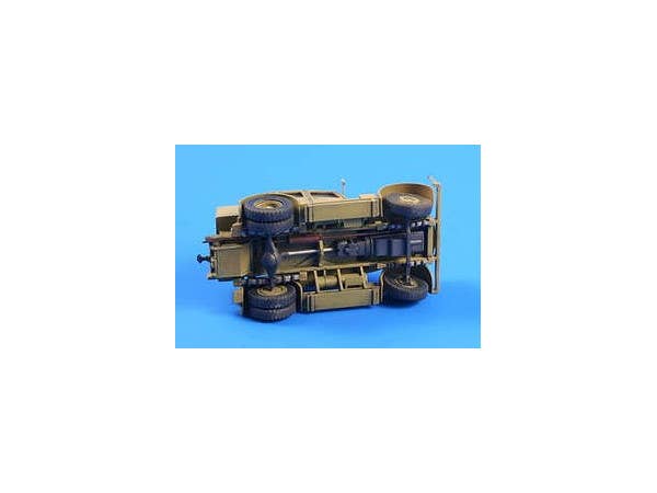 Special Armour 1/72 SS-100 Gigant Schwerer Radschlepper / Heavy Tractor | 8594071083625